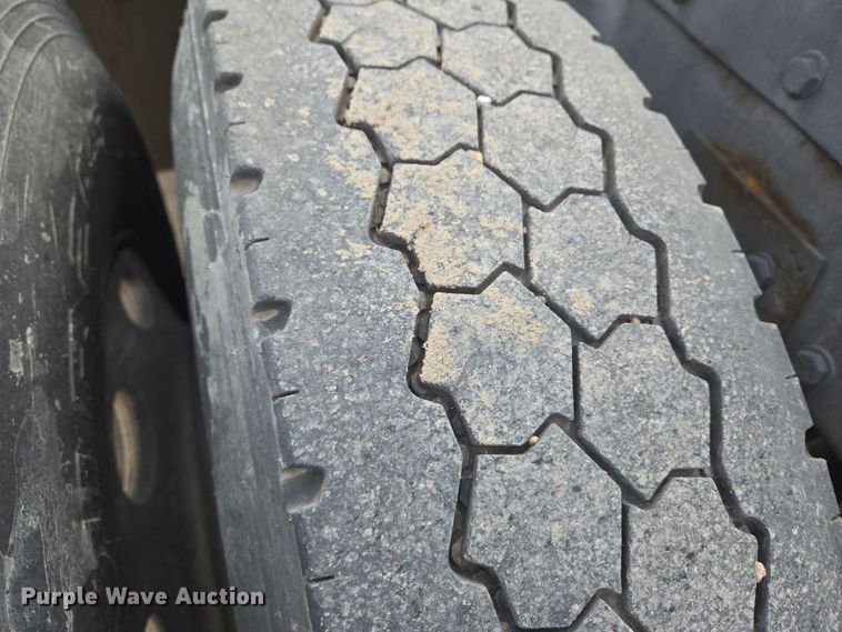 image for item EO0604 2000 Peterbilt 379 semi truck