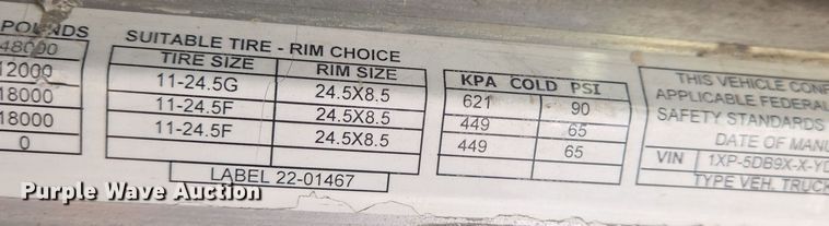 image for item EO0604 2000 Peterbilt 379 semi truck