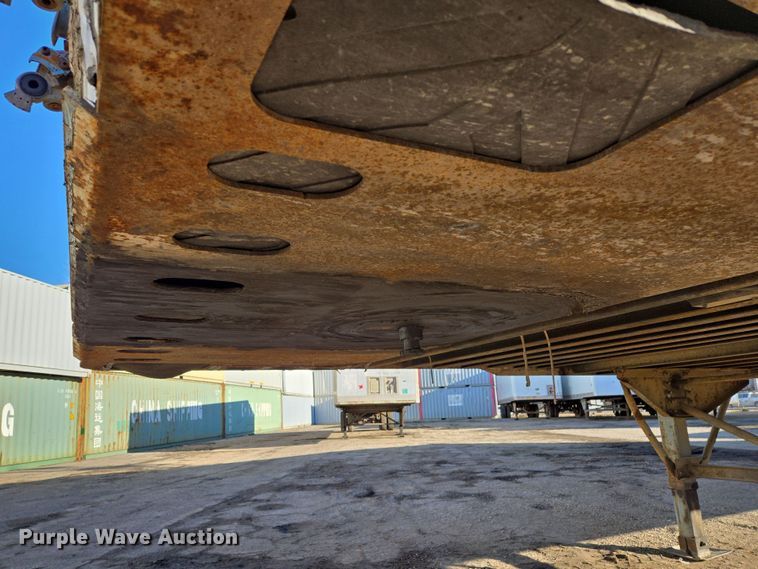 image for item EQ6721 1999 Trail Mobile  dry van trailer