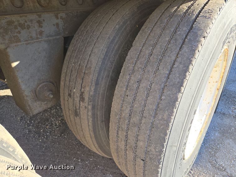 image for item EQ6721 1999 Trail Mobile  dry van trailer