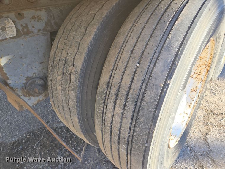 image for item EQ6721 1999 Trail Mobile  dry van trailer