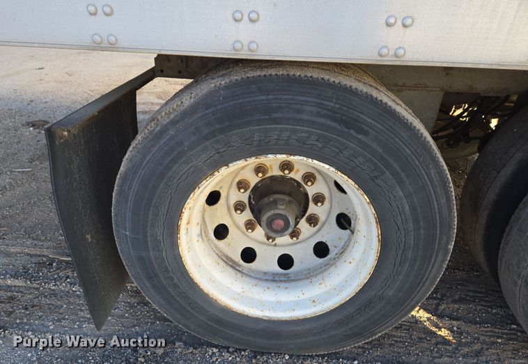 image for item EQ6721 1999 Trail Mobile  dry van trailer