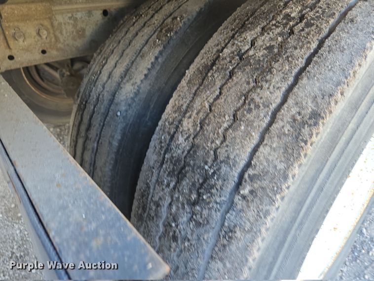 image for item EQ6721 1999 Trail Mobile  dry van trailer