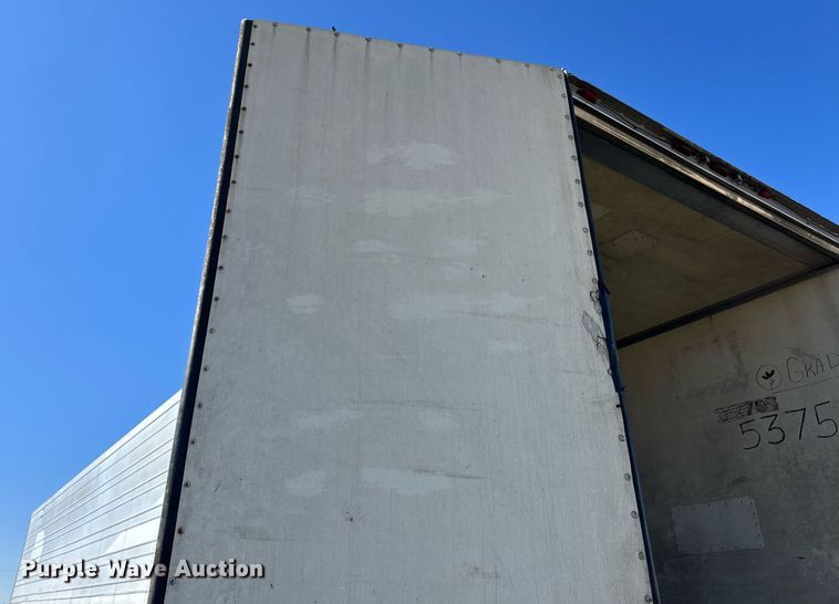 image for item ER8150 2004 Utility VS2RA refrigerated van trailer