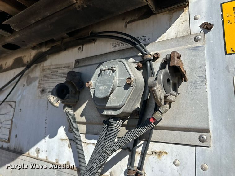 image for item ER8150 2004 Utility VS2RA refrigerated van trailer