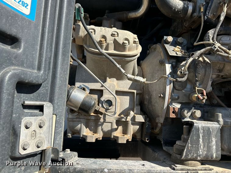 image for item ER8150 2004 Utility VS2RA refrigerated van trailer