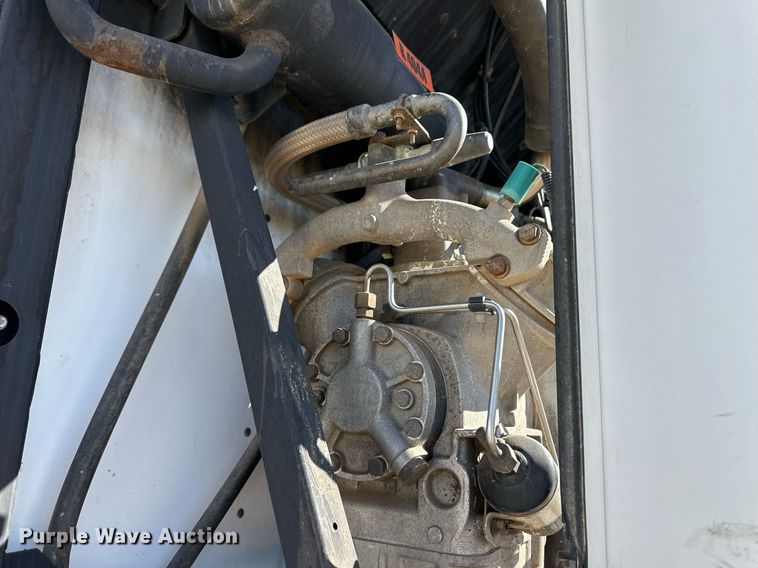 image for item ER8150 2004 Utility VS2RA refrigerated van trailer