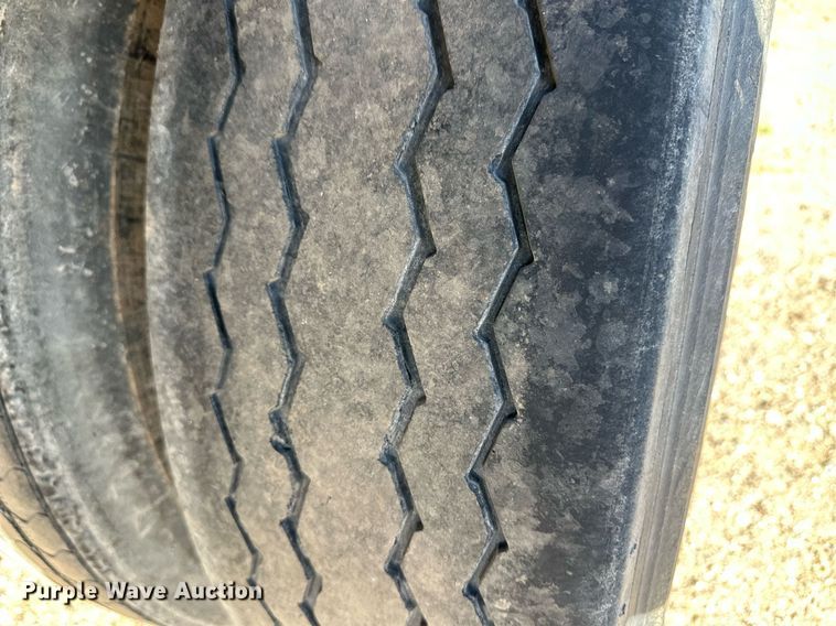 image for item ER8150 2004 Utility VS2RA refrigerated van trailer