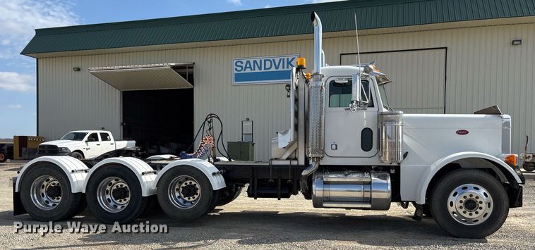 image for item EY9979 2001 Peterbilt 379 semi truck
