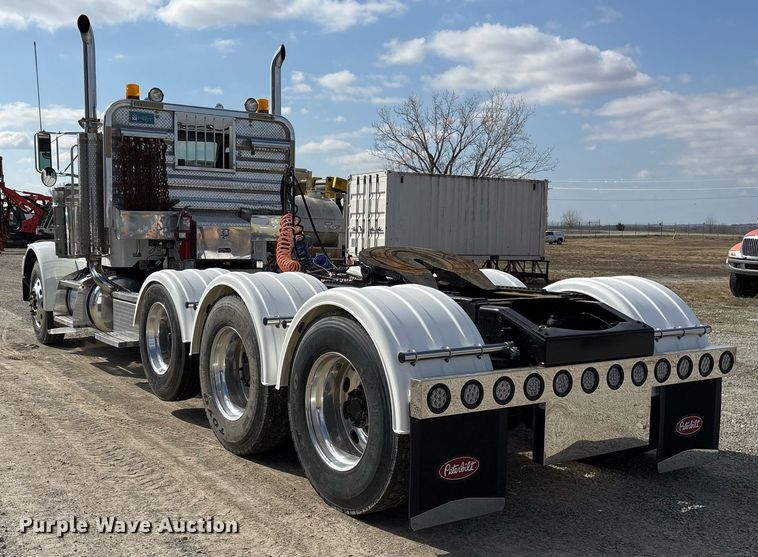 image for item EY9979 2001 Peterbilt 379 semi truck