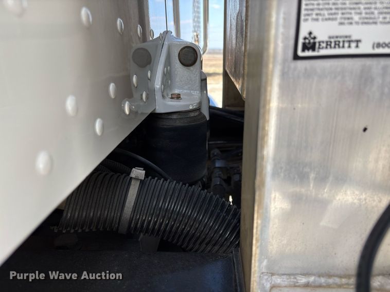 image for item EY9979 2001 Peterbilt 379 semi truck