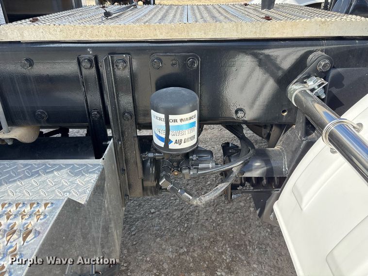 image for item EY9979 2001 Peterbilt 379 semi truck