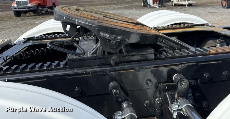 image for item EY9979 2001 Peterbilt 379 semi truck