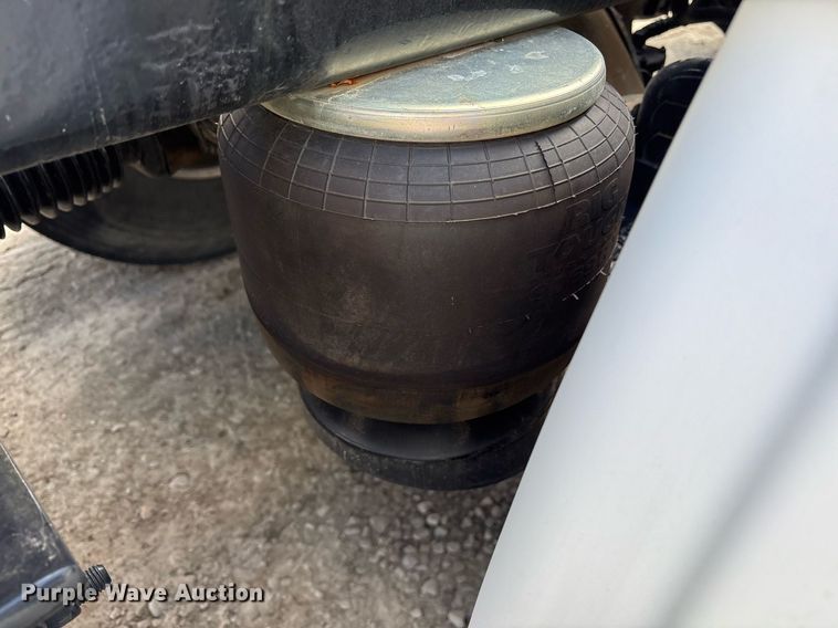 image for item EY9979 2001 Peterbilt 379 semi truck