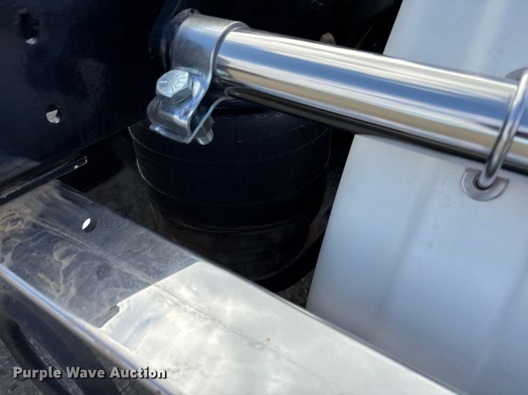 image for item EY9979 2001 Peterbilt 379 semi truck