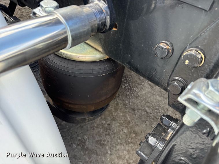 image for item EY9979 2001 Peterbilt 379 semi truck