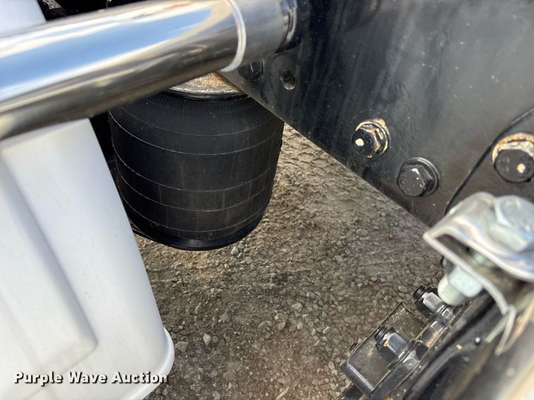 image for item EY9979 2001 Peterbilt 379 semi truck