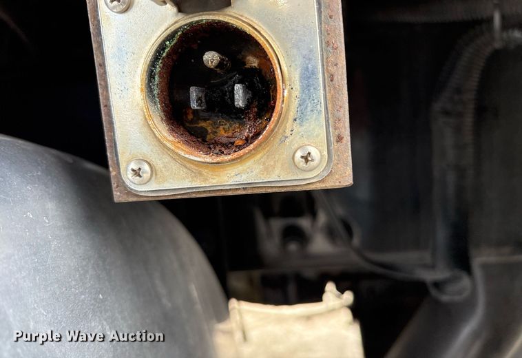 image for item EY9979 2001 Peterbilt 379 semi truck