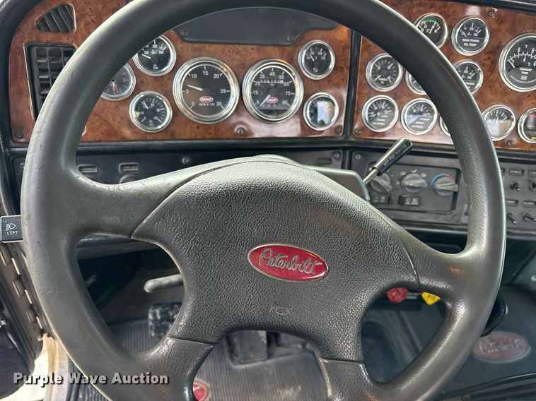 image for item EY9979 2001 Peterbilt 379 semi truck