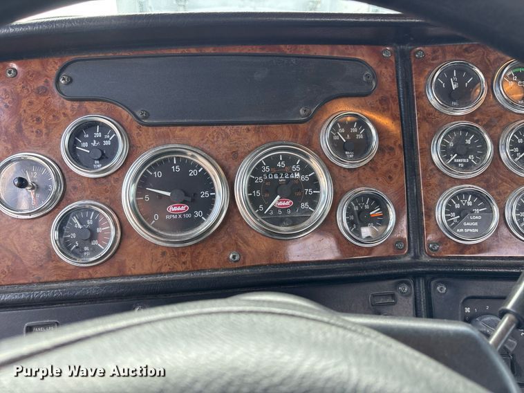 image for item EY9979 2001 Peterbilt 379 semi truck