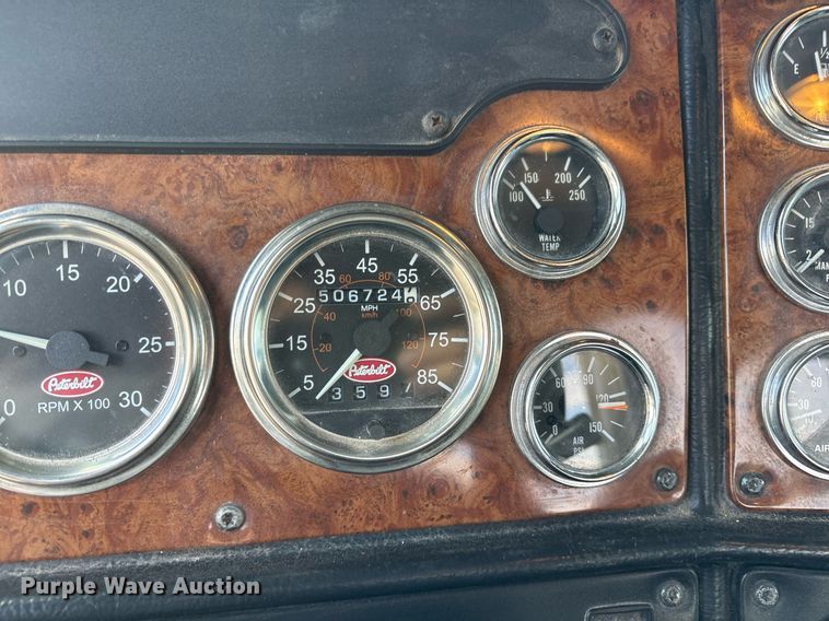 image for item EY9979 2001 Peterbilt 379 semi truck