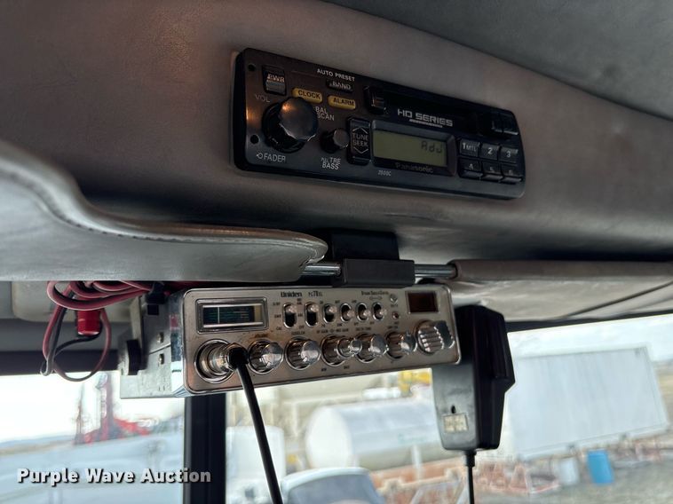 image for item EY9979 2001 Peterbilt 379 semi truck