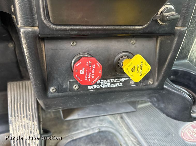 image for item EY9979 2001 Peterbilt 379 semi truck