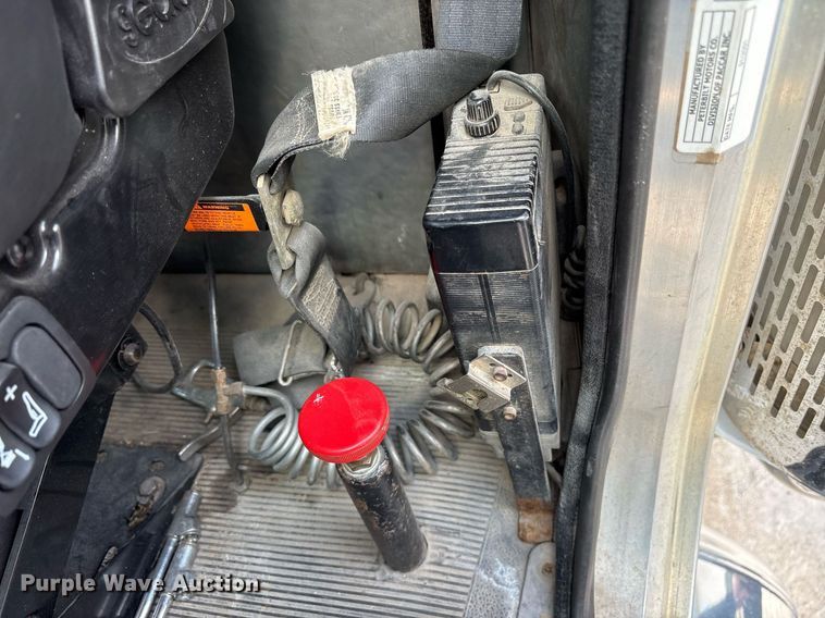 image for item EY9979 2001 Peterbilt 379 semi truck