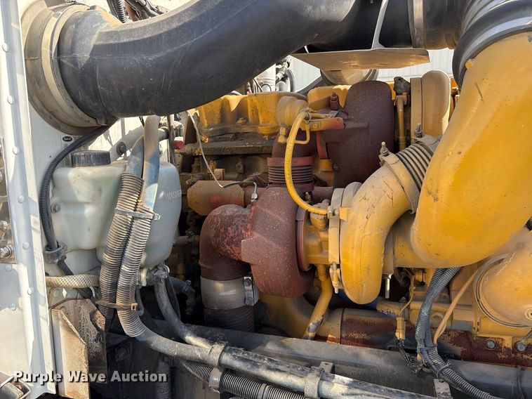 image for item EY9979 2001 Peterbilt 379 semi truck