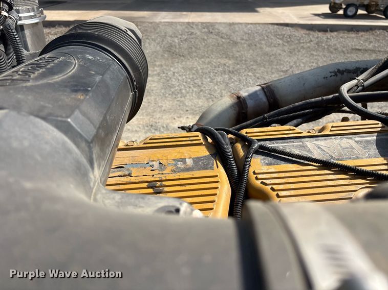 image for item EY9979 2001 Peterbilt 379 semi truck