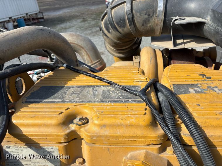 image for item EY9979 2001 Peterbilt 379 semi truck