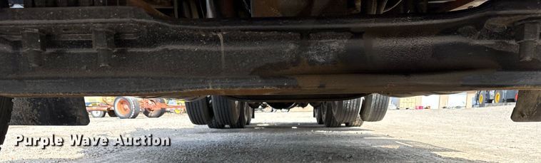 image for item EY9979 2001 Peterbilt 379 semi truck