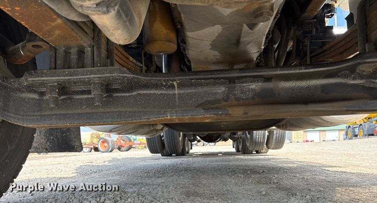 image for item EY9979 2001 Peterbilt 379 semi truck