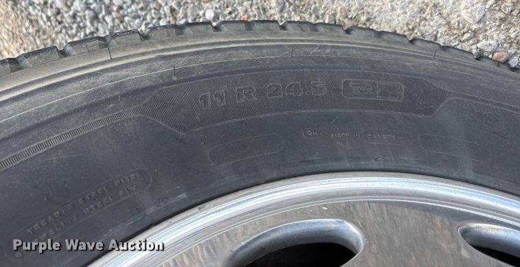 image for item EY9979 2001 Peterbilt 379 semi truck