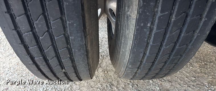 image for item EY9979 2001 Peterbilt 379 semi truck