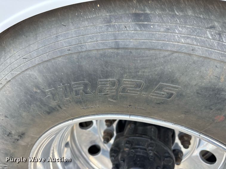 image for item EY9979 2001 Peterbilt 379 semi truck