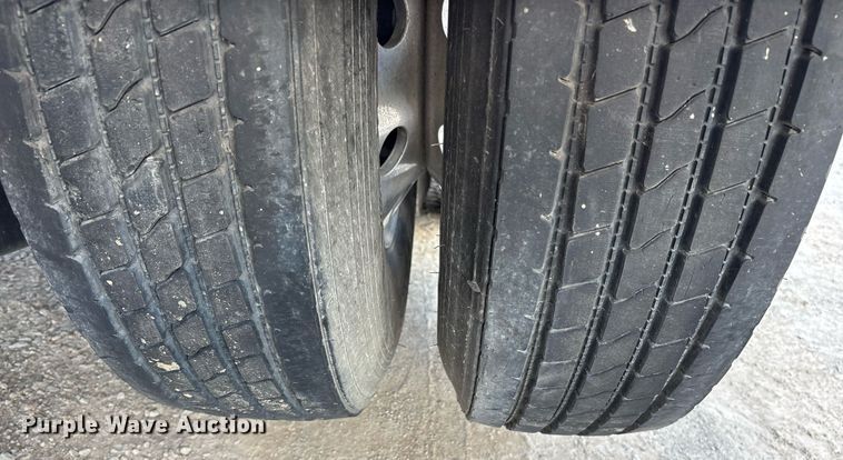 image for item EY9979 2001 Peterbilt 379 semi truck