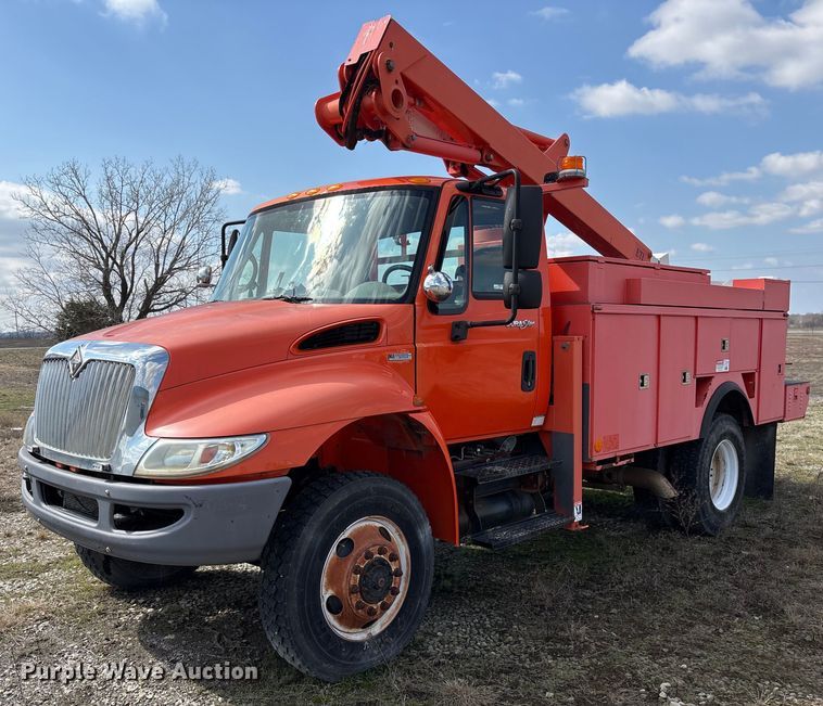 image for item EY9980 2010 International 4300 bucket truck
