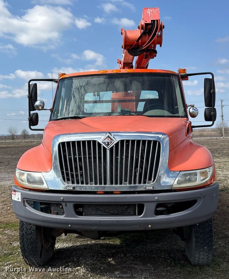 image for item EY9980 2010 International 4300 bucket truck