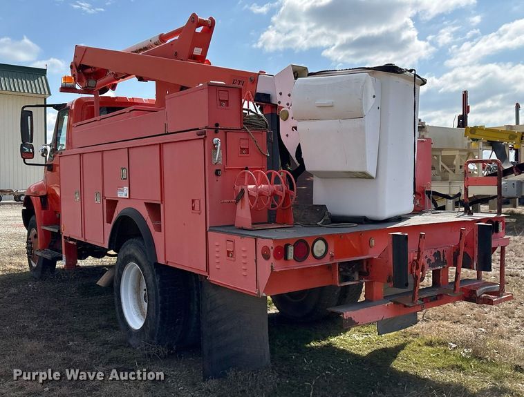 image for item EY9980 2010 International 4300 bucket truck