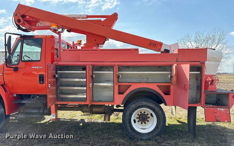 image for item EY9980 2010 International 4300 bucket truck
