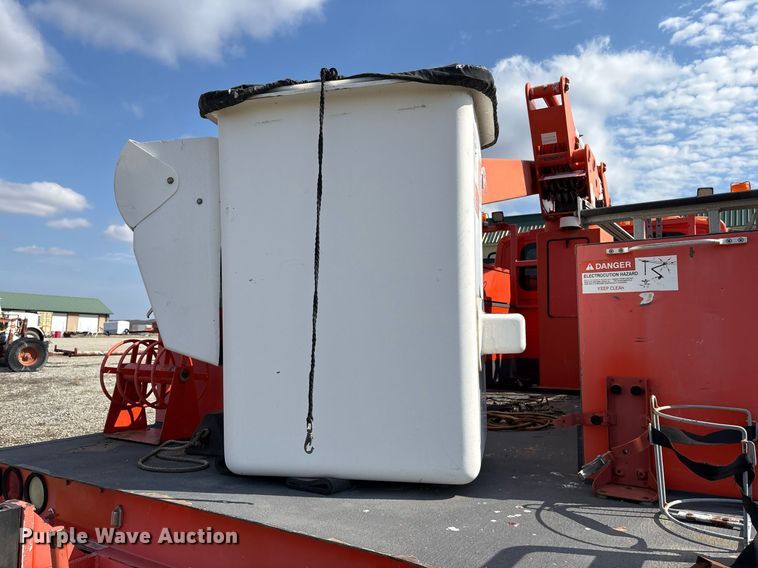 image for item EY9980 2010 International 4300 bucket truck