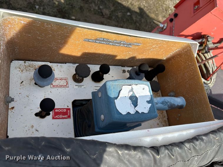 image for item EY9980 2010 International 4300 bucket truck