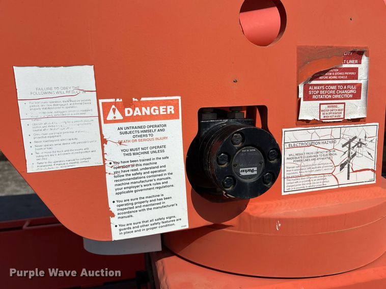 image for item EY9980 2010 International 4300 bucket truck