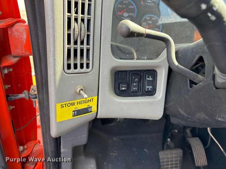 image for item EY9980 2010 International 4300 bucket truck