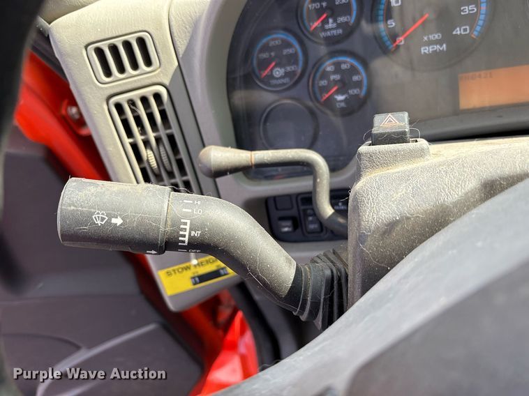 image for item EY9980 2010 International 4300 bucket truck