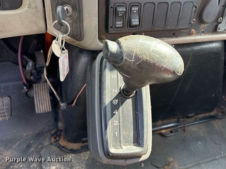 image for item EY9980 2010 International 4300 bucket truck