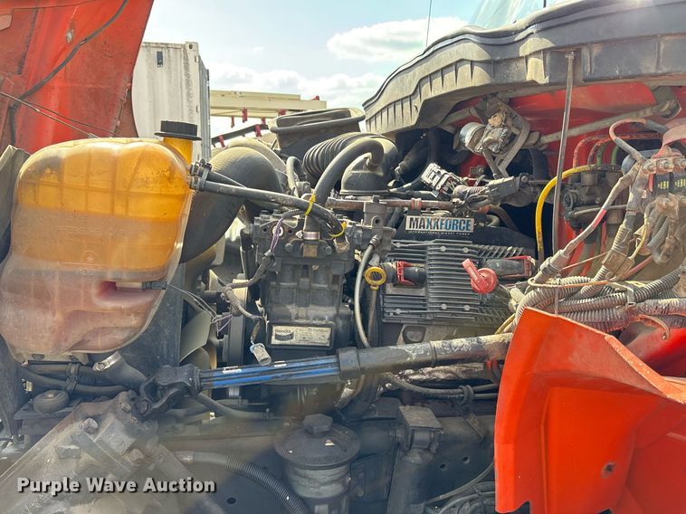 image for item EY9980 2010 International 4300 bucket truck