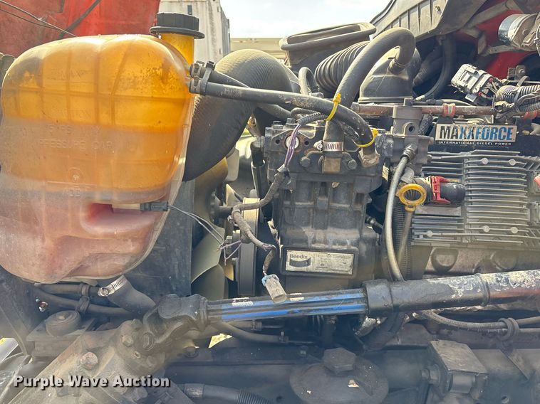 image for item EY9980 2010 International 4300 bucket truck