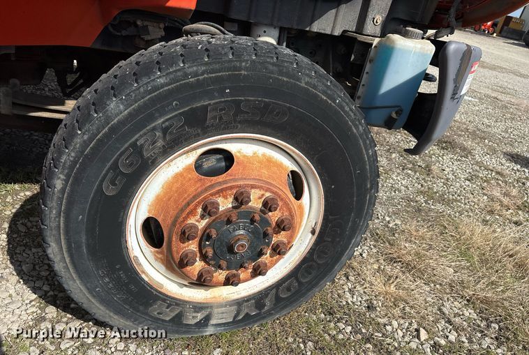 image for item EY9980 2010 International 4300 bucket truck